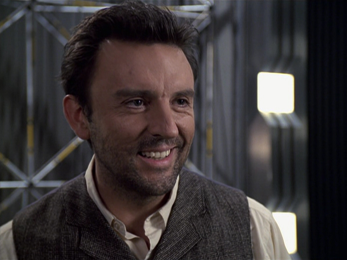 extant_StarTrek_VOY_6x11-FairHaven_03554.jpg