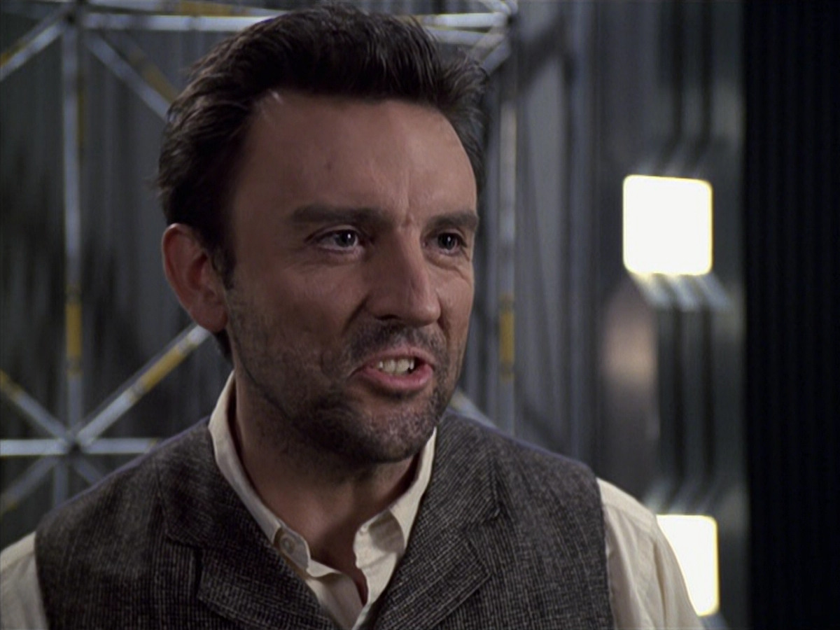 extant_StarTrek_VOY_6x11-FairHaven_03555.jpg