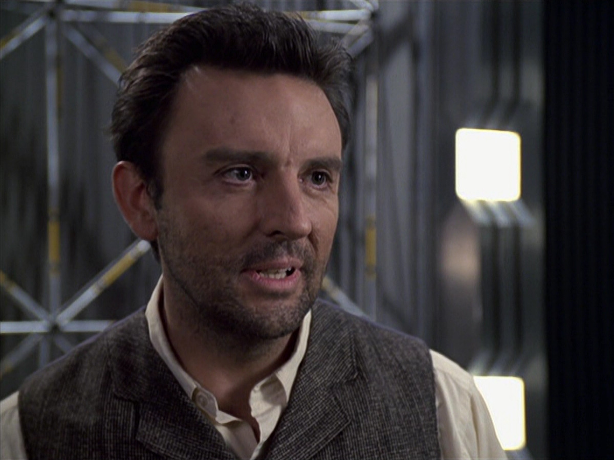 extant_StarTrek_VOY_6x11-FairHaven_03556.jpg