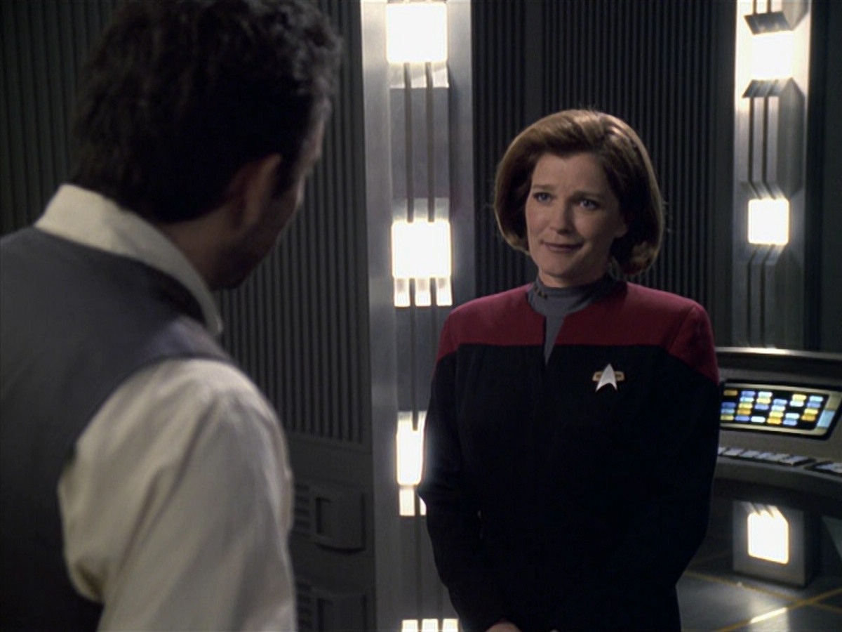 extant_StarTrek_VOY_6x11-FairHaven_03558.jpg