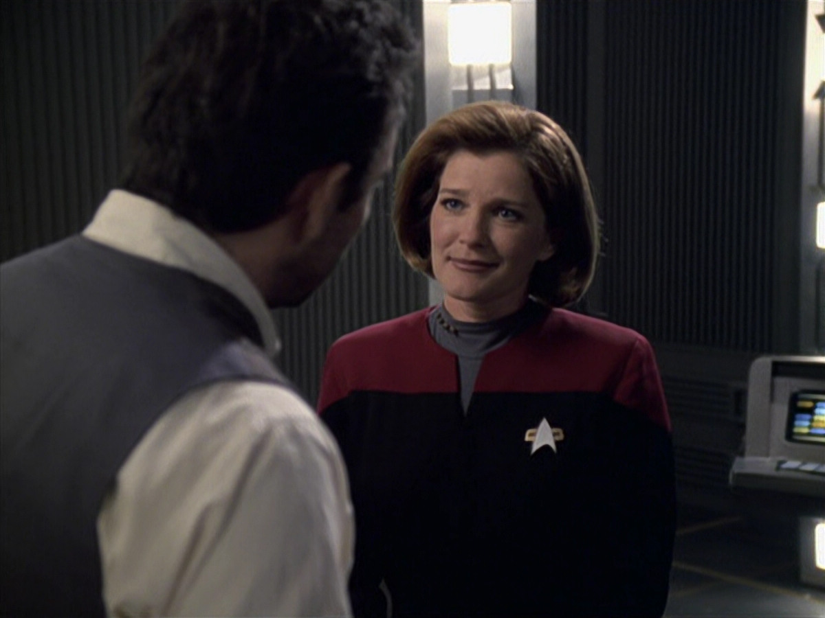 extant_StarTrek_VOY_6x11-FairHaven_03563.jpg