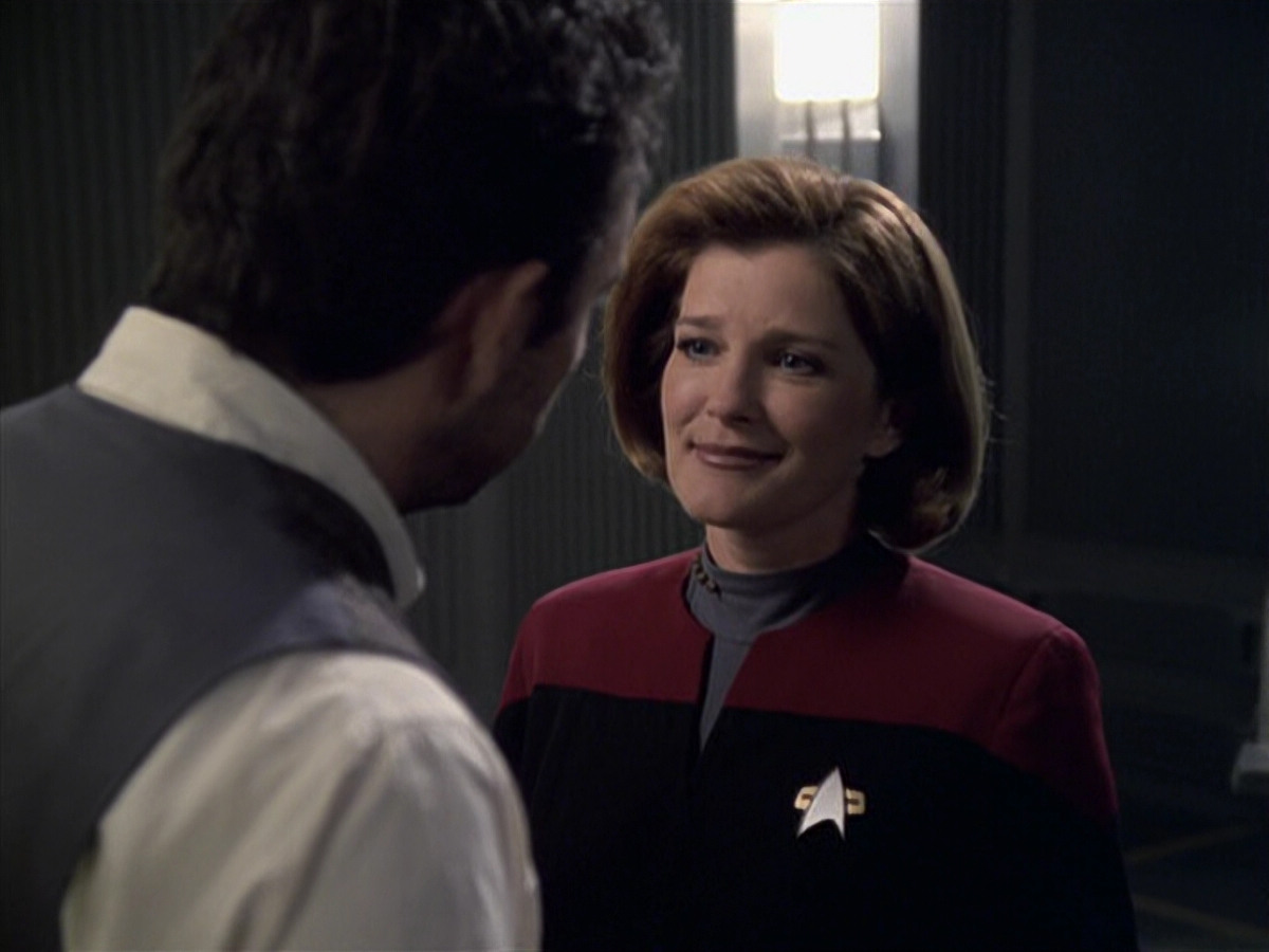 extant_StarTrek_VOY_6x11-FairHaven_03564.jpg
