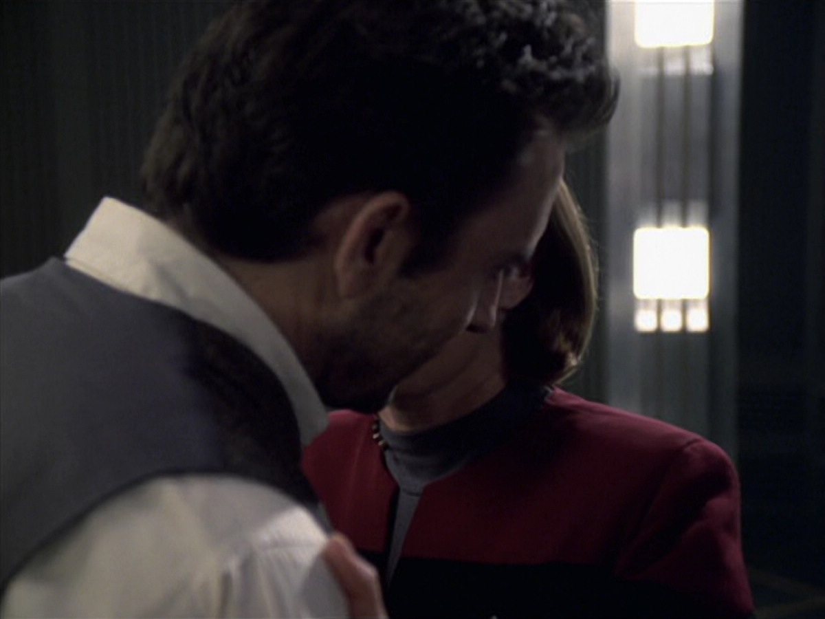 extant_StarTrek_VOY_6x11-FairHaven_03569.jpg