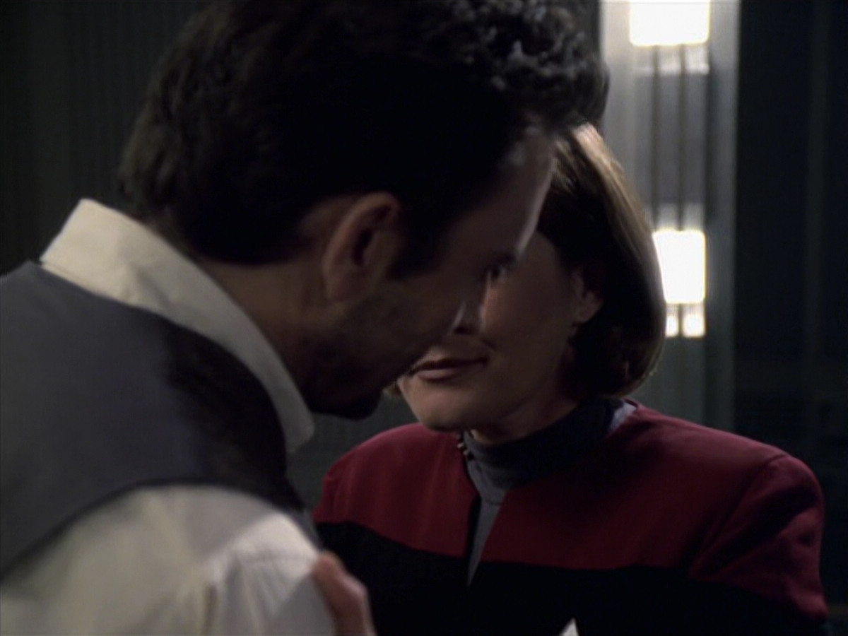 extant_StarTrek_VOY_6x11-FairHaven_03570.jpg