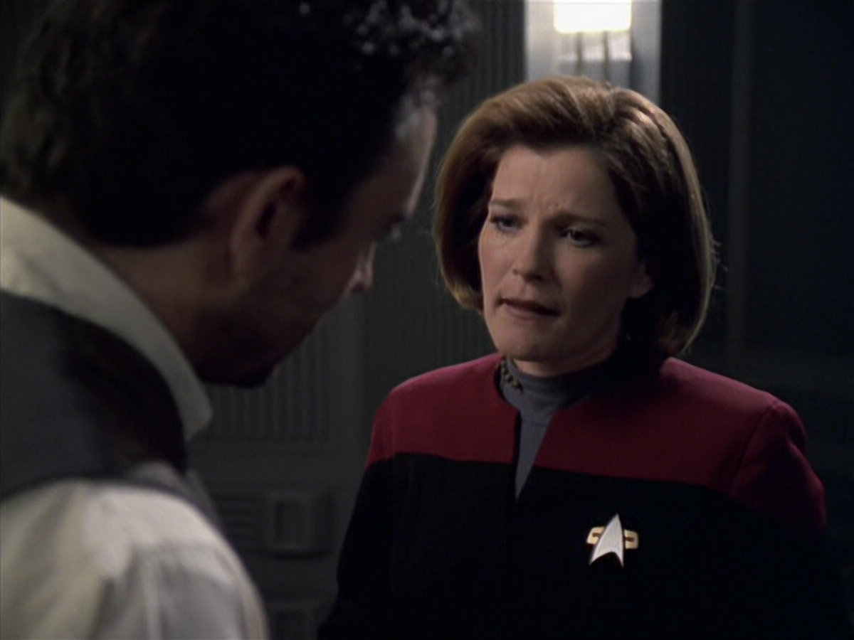 extant_StarTrek_VOY_6x11-FairHaven_03572.jpg