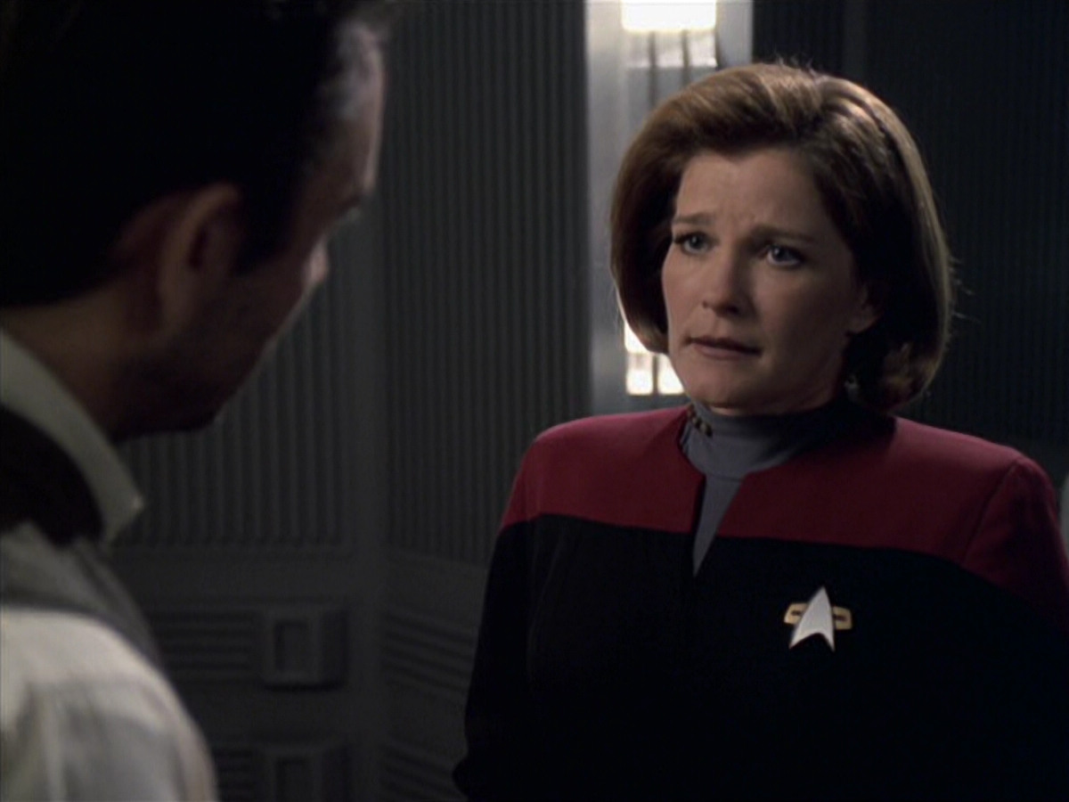 extant_StarTrek_VOY_6x11-FairHaven_03575.jpg