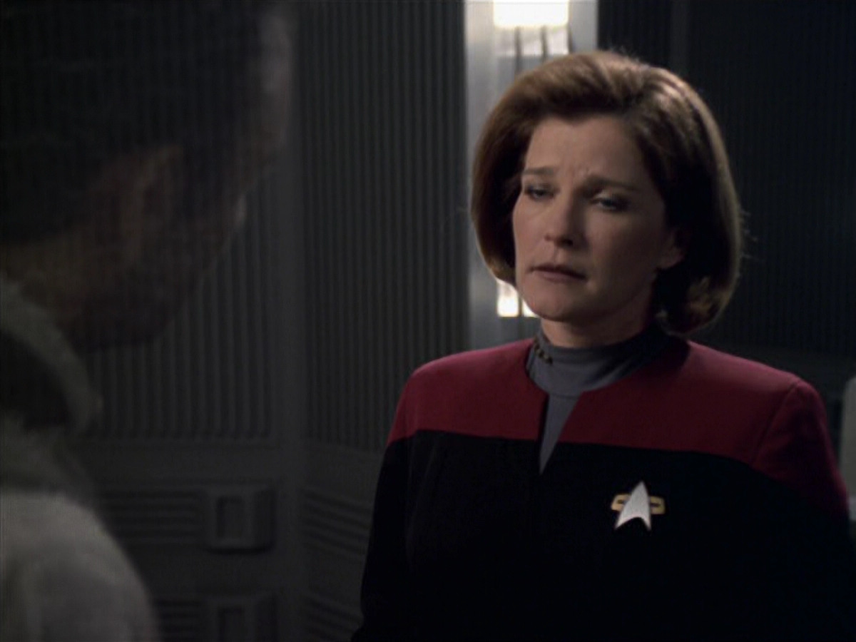 extant_StarTrek_VOY_6x11-FairHaven_03579.jpg