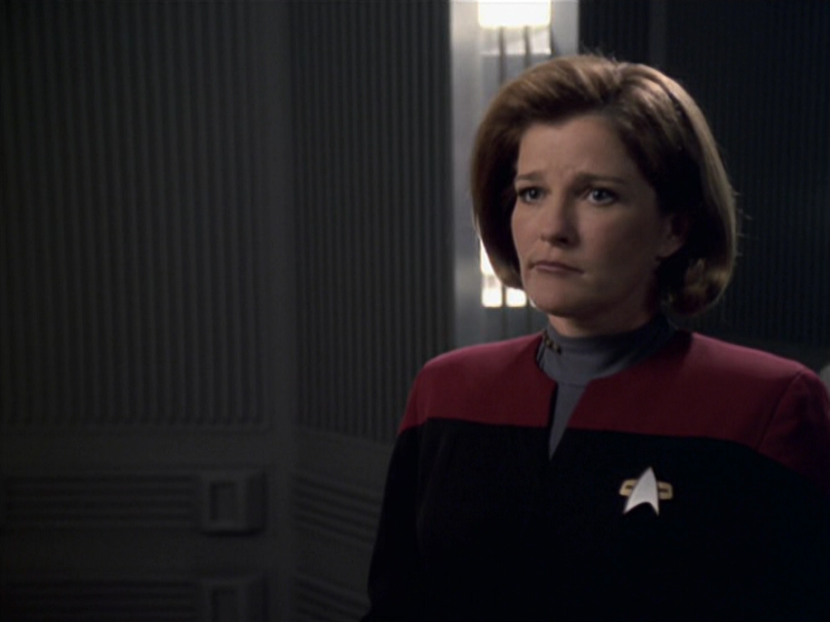 extant_StarTrek_VOY_6x11-FairHaven_03583.jpg