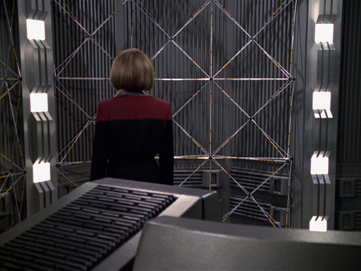 extant_StarTrek_VOY_6x11-FairHaven_03584.jpg