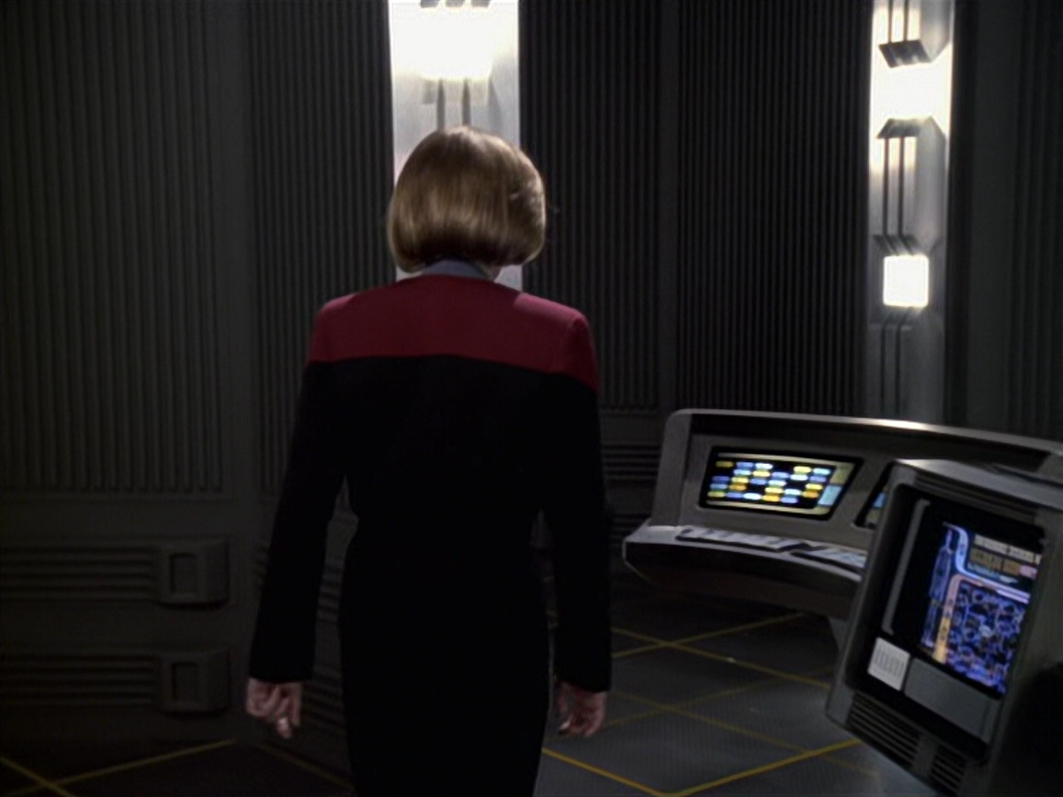 extant_StarTrek_VOY_6x11-FairHaven_03589.jpg