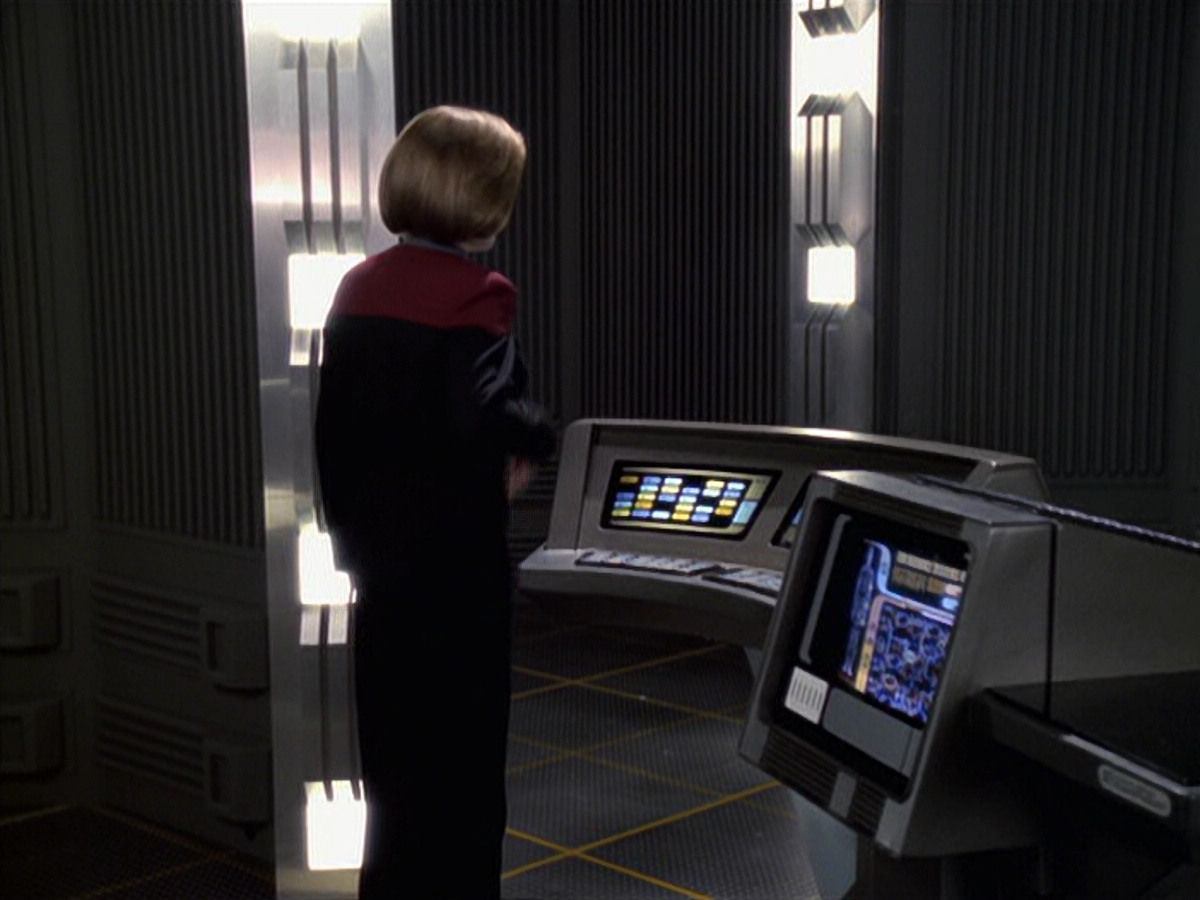 extant_StarTrek_VOY_6x11-FairHaven_03592.jpg