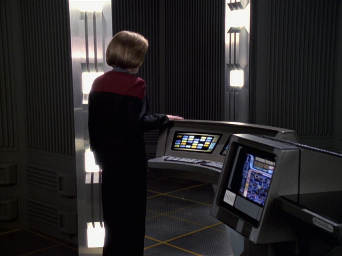 extant_StarTrek_VOY_6x11-FairHaven_03593.jpg