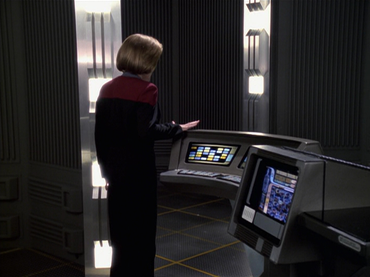 extant_StarTrek_VOY_6x11-FairHaven_03595.jpg