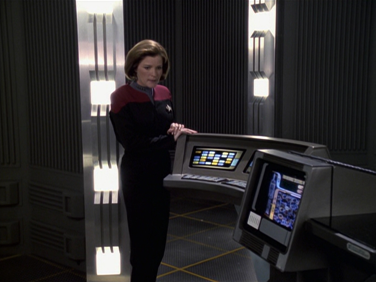 extant_StarTrek_VOY_6x11-FairHaven_03597.jpg