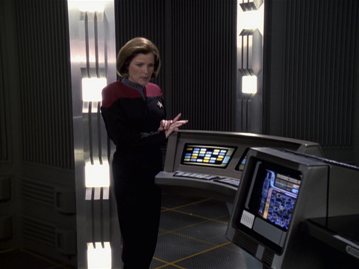 extant_StarTrek_VOY_6x11-FairHaven_03599.jpg