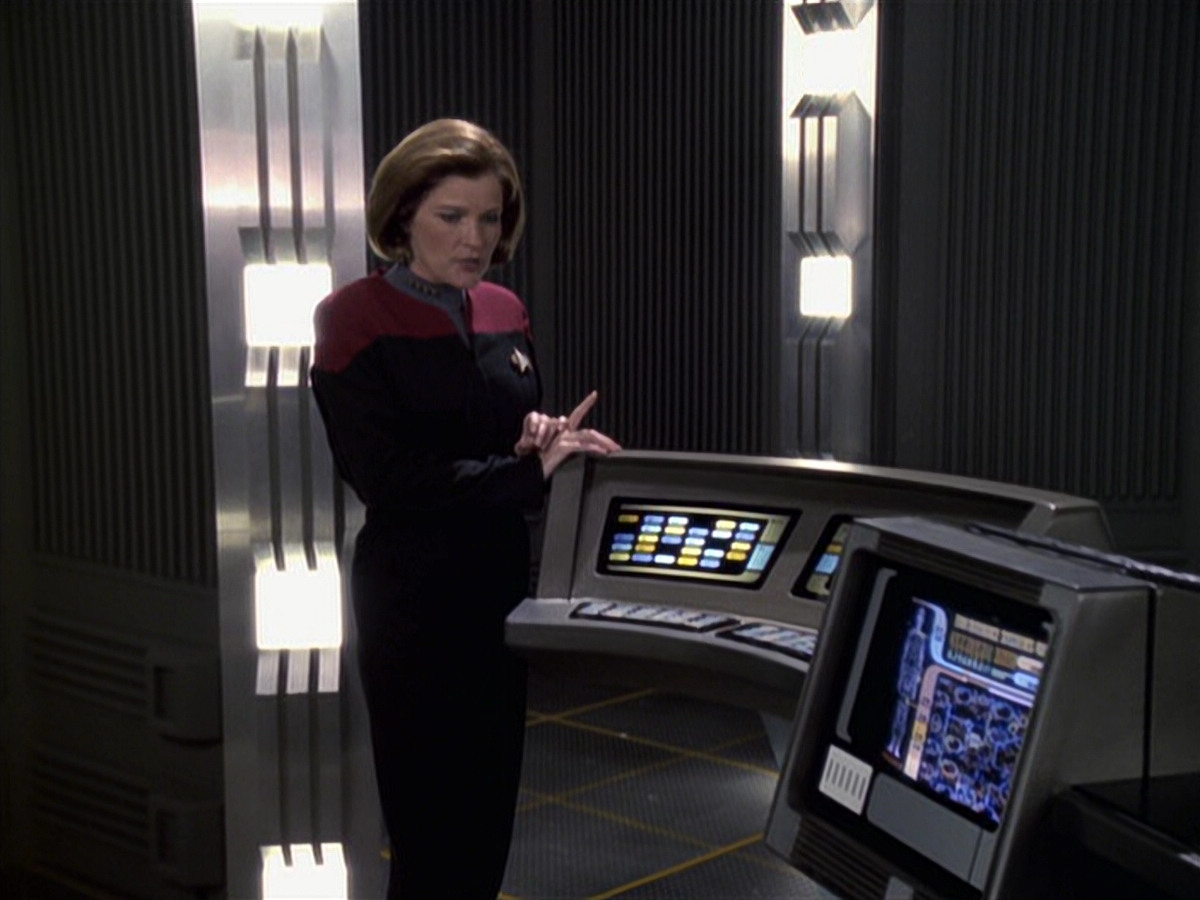 extant_StarTrek_VOY_6x11-FairHaven_03601.jpg