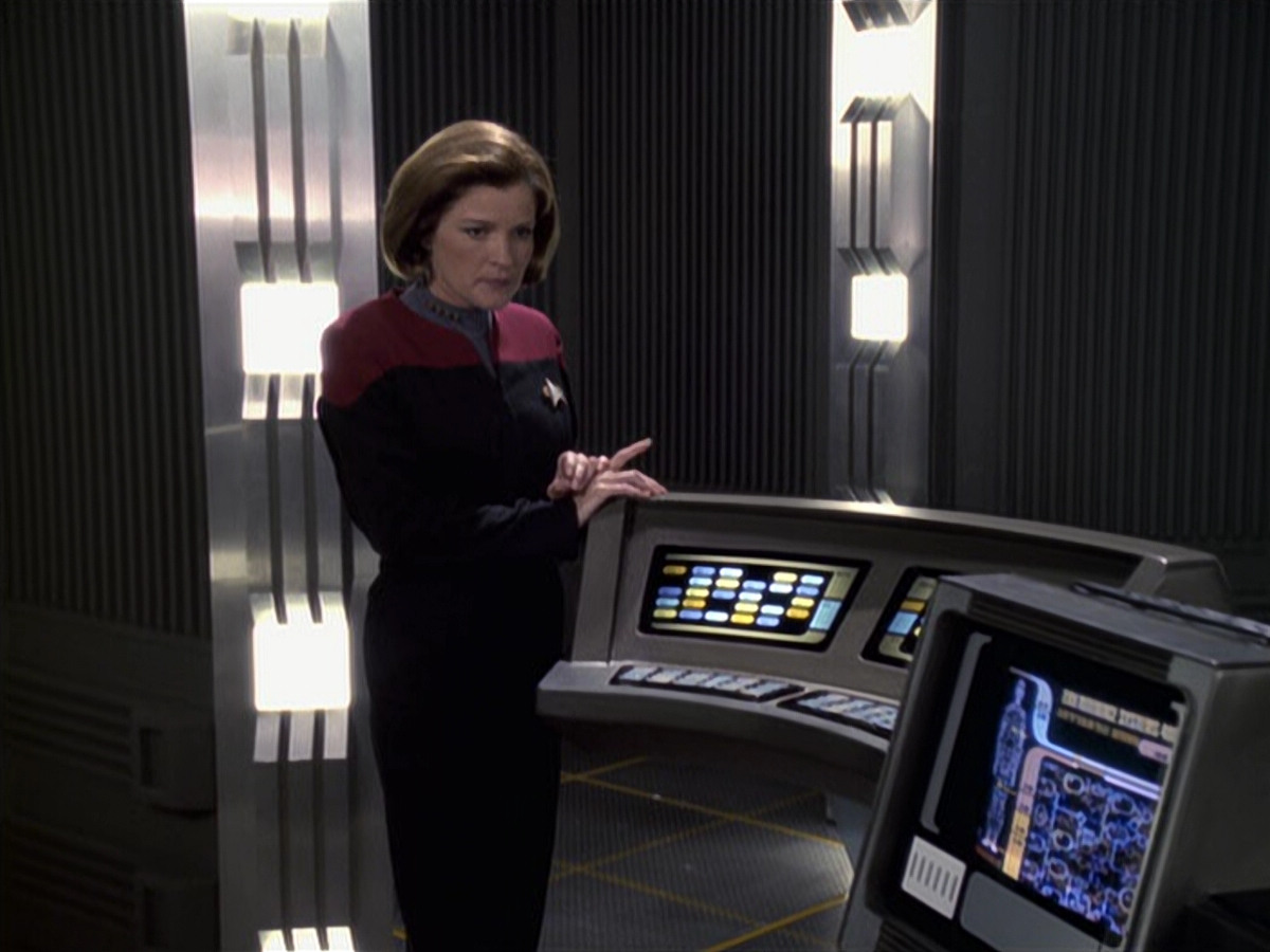 extant_StarTrek_VOY_6x11-FairHaven_03603.jpg