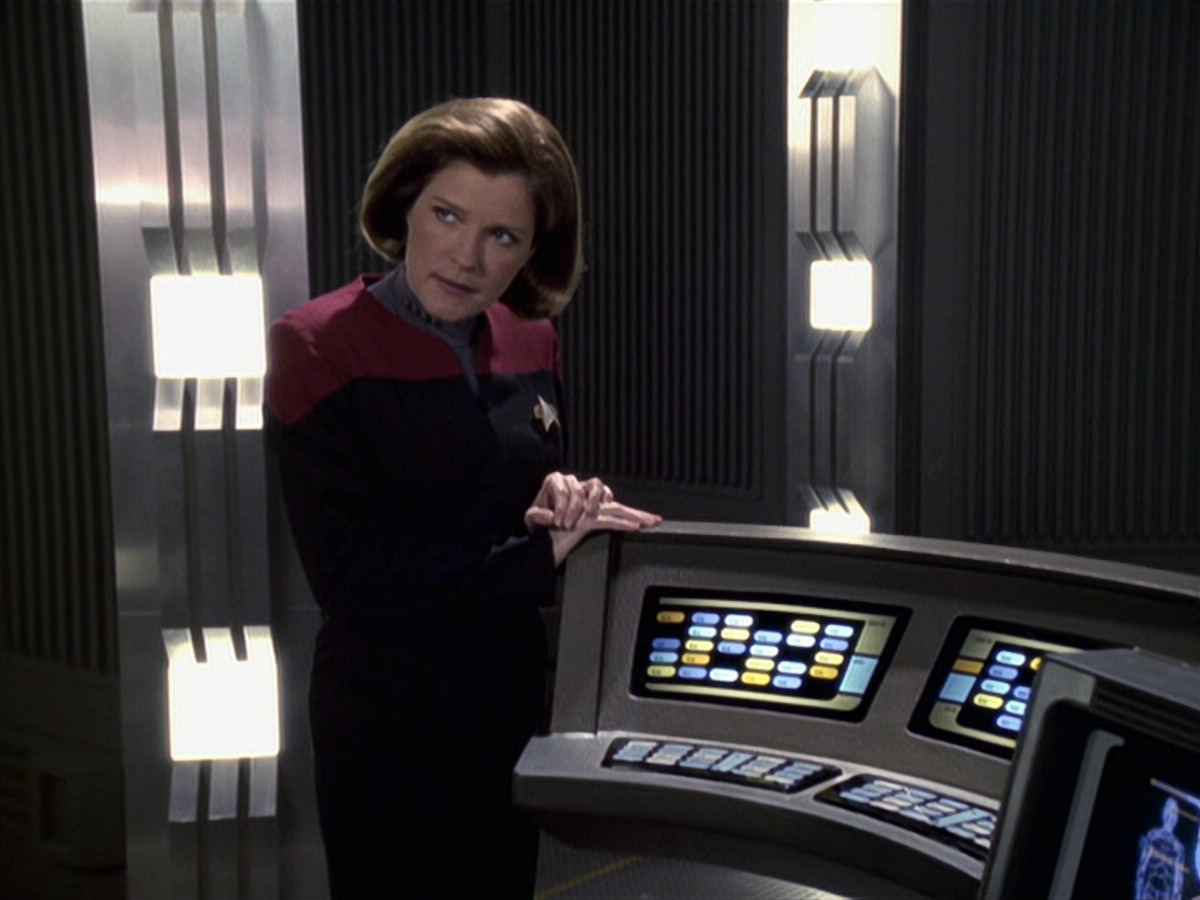 extant_StarTrek_VOY_6x11-FairHaven_03610.jpg