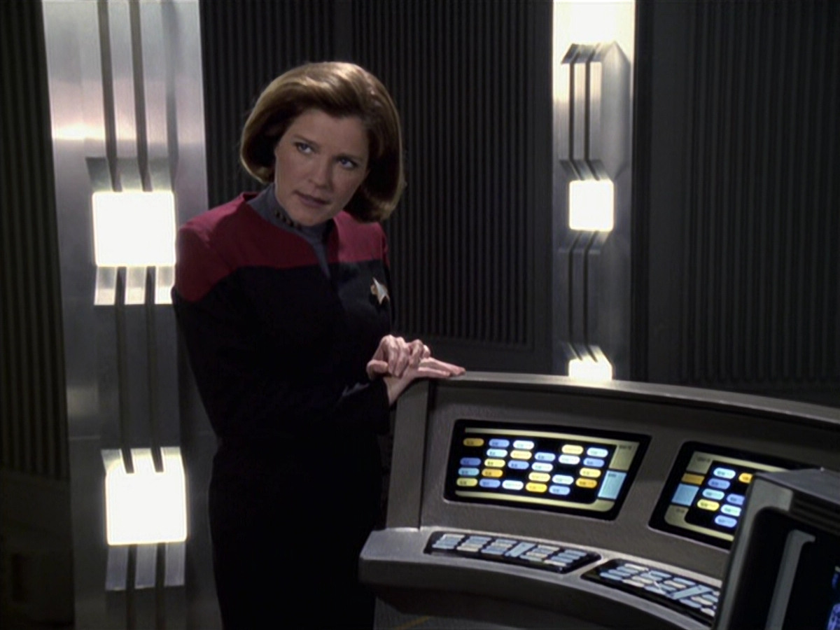 extant_StarTrek_VOY_6x11-FairHaven_03611.jpg
