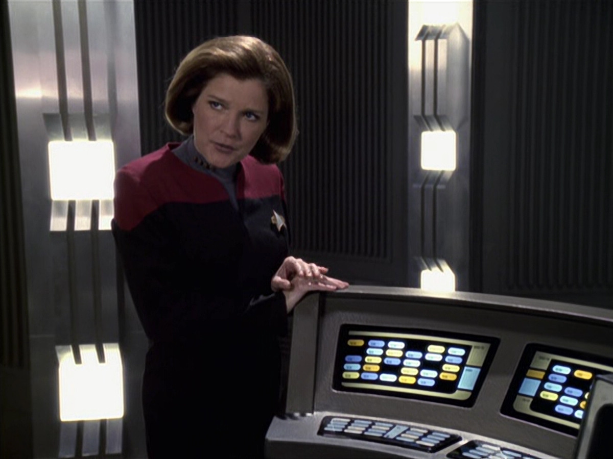 extant_StarTrek_VOY_6x11-FairHaven_03613.jpg