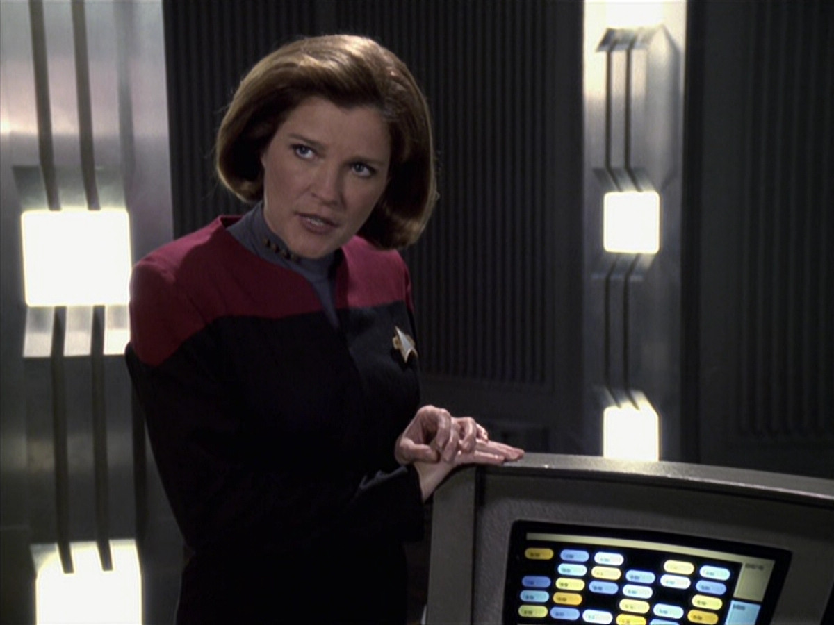 extant_StarTrek_VOY_6x11-FairHaven_03617.jpg