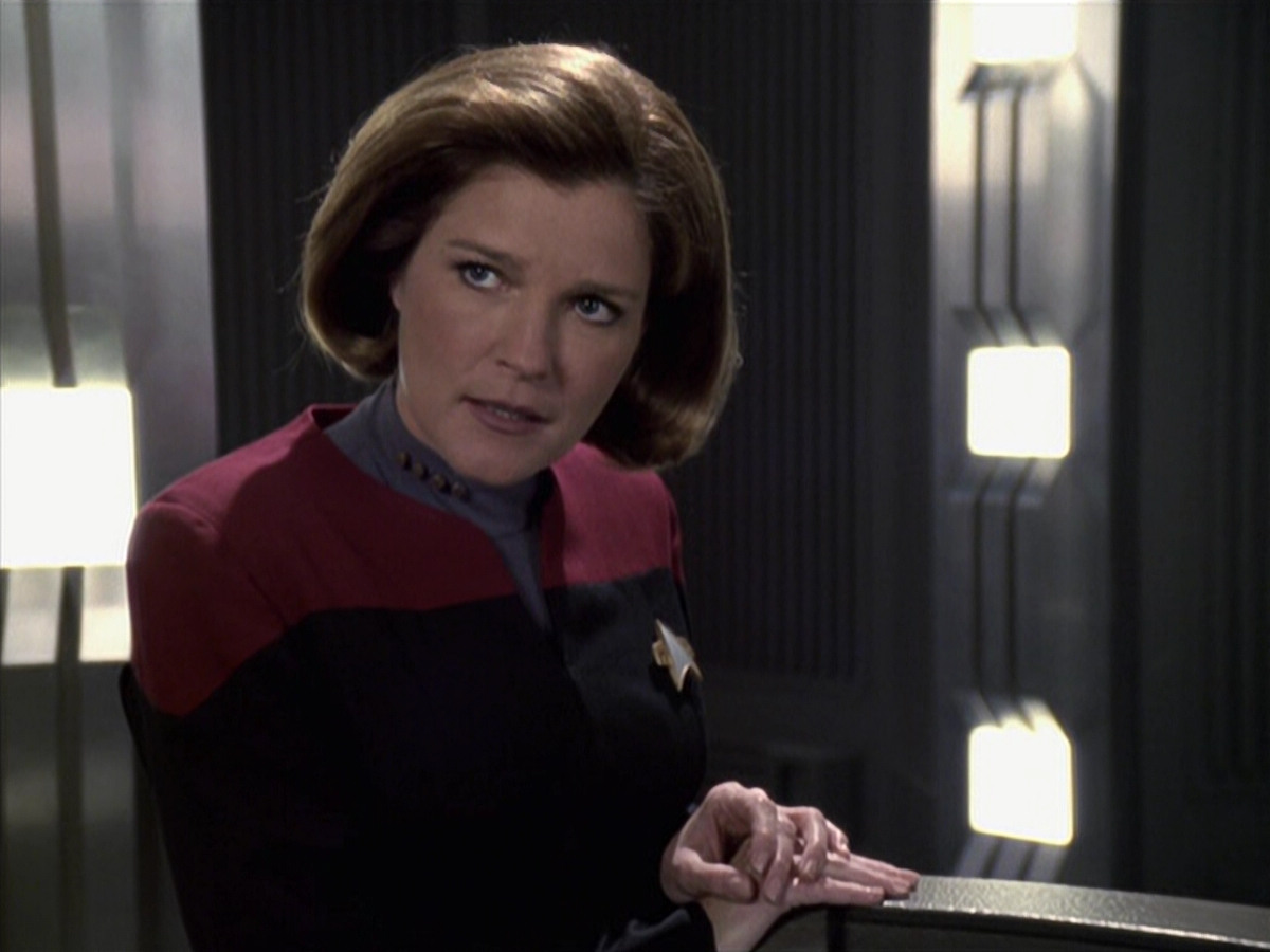 extant_StarTrek_VOY_6x11-FairHaven_03623.jpg
