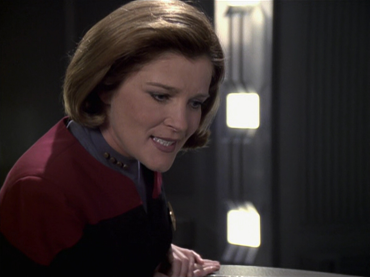 extant_StarTrek_VOY_6x11-FairHaven_03630.jpg