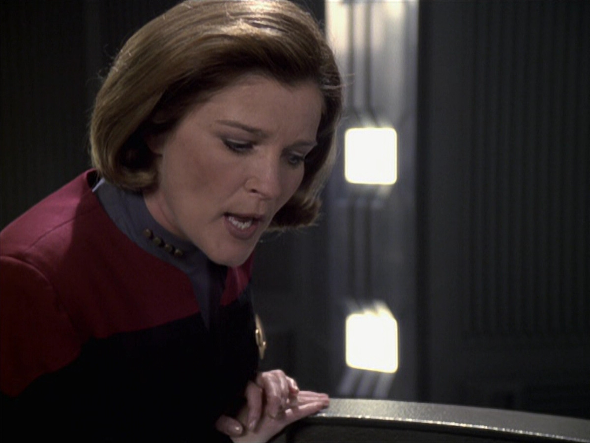 extant_StarTrek_VOY_6x11-FairHaven_03632.jpg