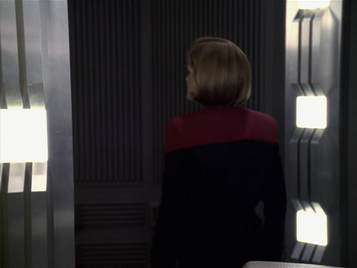 extant_StarTrek_VOY_6x11-FairHaven_03638.jpg