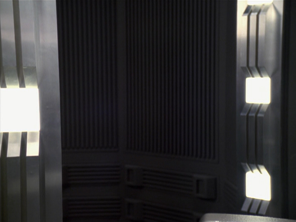 extant_StarTrek_VOY_6x11-FairHaven_03640.jpg