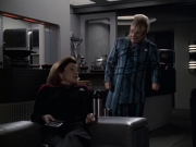 extant_StarTrek_VOY_6x11-FairHaven_00690.jpg