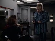 extant_StarTrek_VOY_6x11-FairHaven_00698.jpg
