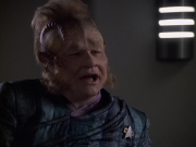 extant_StarTrek_VOY_6x11-FairHaven_00732.jpg