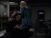 extant_StarTrek_VOY_6x11-FairHaven_00795.jpg
