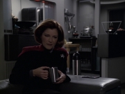 extant_StarTrek_VOY_6x11-FairHaven_00802.jpg