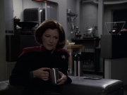extant_StarTrek_VOY_6x11-FairHaven_00803.jpg