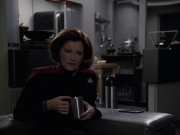 extant_StarTrek_VOY_6x11-FairHaven_00805.jpg