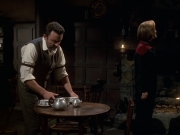 extant_StarTrek_VOY_6x11-FairHaven_00847.jpg