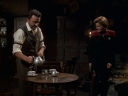extant_StarTrek_VOY_6x11-FairHaven_00849.jpg