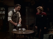 extant_StarTrek_VOY_6x11-FairHaven_00850.jpg