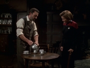 extant_StarTrek_VOY_6x11-FairHaven_00851.jpg