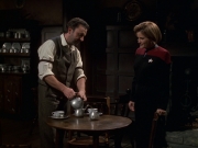 extant_StarTrek_VOY_6x11-FairHaven_00852.jpg