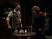 extant_StarTrek_VOY_6x11-FairHaven_00858.jpg