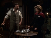 extant_StarTrek_VOY_6x11-FairHaven_00859.jpg