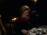 extant_StarTrek_VOY_6x11-FairHaven_00865.jpg