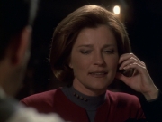 extant_StarTrek_VOY_6x11-FairHaven_00890.jpg