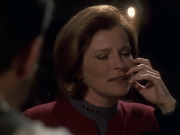extant_StarTrek_VOY_6x11-FairHaven_00904.jpg