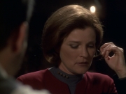 extant_StarTrek_VOY_6x11-FairHaven_00916.jpg