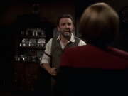 extant_StarTrek_VOY_6x11-FairHaven_00928.jpg