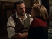 extant_StarTrek_VOY_6x11-FairHaven_01106.jpg